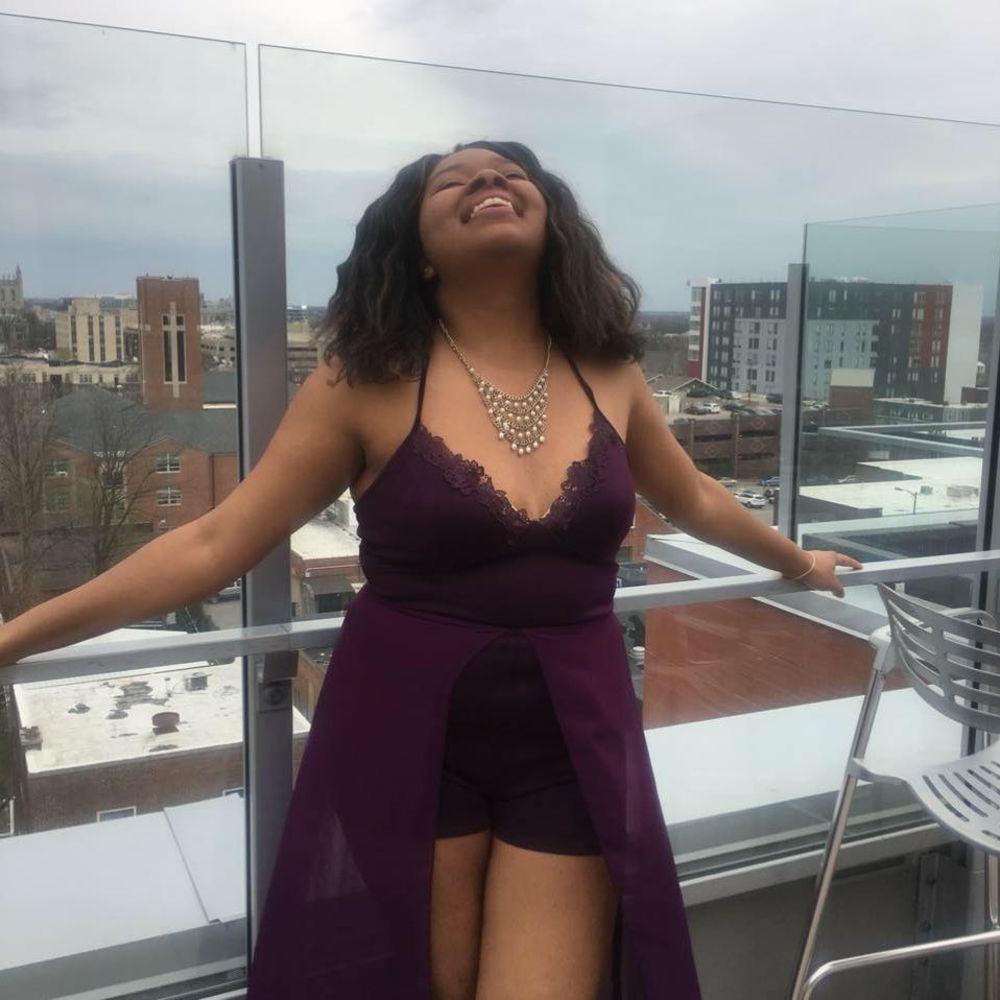 Meet your Posher, Taya